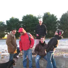 Ακούστε περιεχόμενο από Fumuj, παρακολουθήστε μουσικά βίντεο, διαβάστε το βιογραφικό, δείτε ημερομηνίες περιοδείας, και πολλά ακόμη!