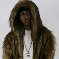 undefined dinle, müzik videolarını izle, biyografisini oku, tur tarihlerini ve daha fazlasını gör!