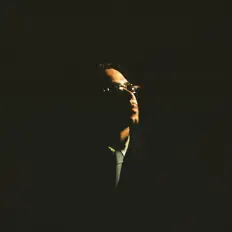Ouve YU, vê vídeos de música, lê a biografia, vê as datas da digressão e muito mais!