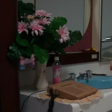 收听 Suk Hong、观看音乐视频、阅读小传、查看巡演日期等 ！