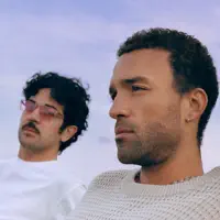 Ascolta undefined, guarda video musicali, leggi la biografia, vedi le date del tour & altro!
