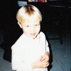 Poslechněte si interpreta AL94, sledujte hudební videa, přečtěte si životopis, podívejte se na data turné a další informace.