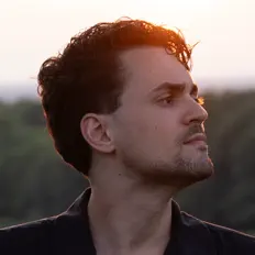 Ακούστε περιεχόμενο από Joey Liberatore, παρακολουθήστε μουσικά βίντεο, διαβάστε το βιογραφικό, δείτε ημερομηνίες περιοδείας, και πολλά ακόμη!