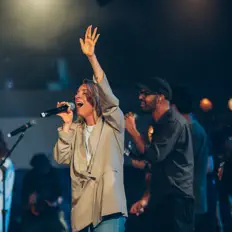 Hör dir Lucas & Evelyn Cortazio an, schau dir Musikvideos an, lies die Biografie, finde Tourdaten und mehr!