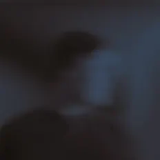 聆聽 Loucent、觀看音樂影片、閱讀小傳、查看巡演日期等！