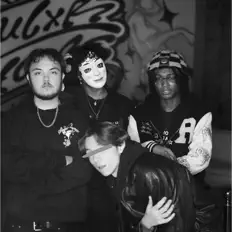 Paper Trips सुनें, म्यूज़िक वीडियो देखें, बायो पढ़ें, दौरे की तारीखें और बहुत कुछ देखें!