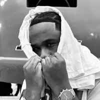 Écoutez undefined, regardez des vidéoclips, lisez la biographie, consultez les dates de tournée et plus encore !