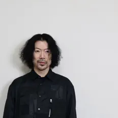 Rakiaを聴いたり、ミュージックビデオを鑑賞したり、経歴やツアー日程などを確認したりしましょう！