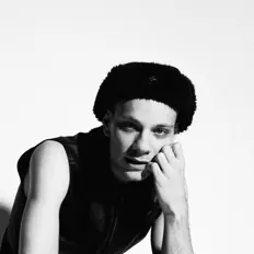 聆聽 Tape Head、觀看音樂影片、閱讀小傳、查看巡演日期等！