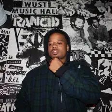 Wayce सुनें, म्यूज़िक वीडियो देखें, बायो पढ़ें, दौरे की तारीखें और बहुत कुछ देखें!