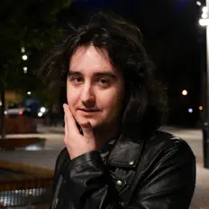 Félix-Édouardを聴いたり、ミュージックビデオを鑑賞したり、経歴やツアー日程などを確認したりしましょう！