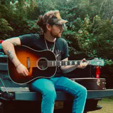 聆聽 MUD、觀看音樂影片、閱讀小傳、查看巡演日期等！