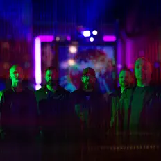 聆聽 Wolverine、觀看音樂影片、閱讀小傳、查看巡演日期等！