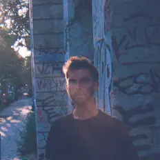 聆聽 Tommy Lewis、觀看音樂影片、閱讀小傳、查看巡演日期等！