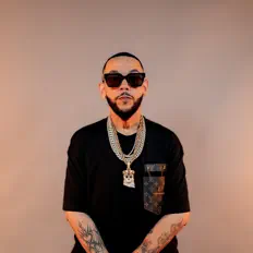Hör dir John Eric an, schau dir Musikvideos an, lies die Biografie, finde Tourdaten und mehr!