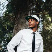 Hör dir undefined an, schau dir Musikvideos an, lies die Biografie, finde Tourdaten und mehr!