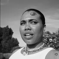 收听 undefined、观看音乐视频、阅读小传、查看巡演日期等 ！