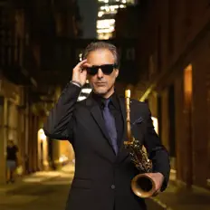 Hör dir Mike DiRubbo an, schau dir Musikvideos an, lies die Biografie, finde Tourdaten und mehr!