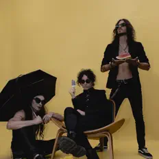 Dramalove सुनें, म्यूज़िक वीडियो देखें, बायो पढ़ें, दौरे की तारीखें और बहुत कुछ देखें!