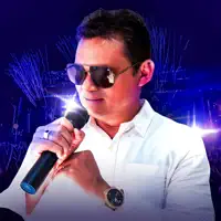 Ouve undefined, vê vídeos de música, lê a biografia, vê as datas da digressão e muito mais!