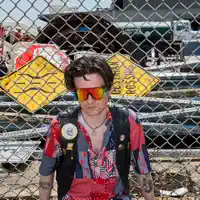 Ascolta undefined, guarda video musicali, leggi la biografia, vedi le date del tour & altro!