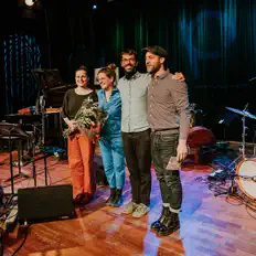 Nefertiti Quartetを聴いたり、ミュージックビデオを鑑賞したり、経歴やツアー日程などを確認したりしましょう！