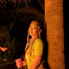 Ouve Sofia Ly, vê vídeos de música, lê a biografia, vê as datas da digressão e muito mais!