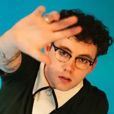 聆聽 Teddy Clarke、觀看音樂影片、閱讀小傳、查看巡演日期等！