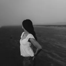 Ouve Annie Rose, vê vídeos de música, lê a biografia, vê as datas da digressão e muito mais!