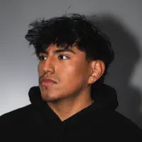 Ascolta undefined, guarda video musicali, leggi la biografia, vedi le date del tour & altro!