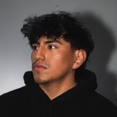 Escucha a Chris Dali, mira videos musicales, lee su biografía, consulta las fechas de las gira y más.