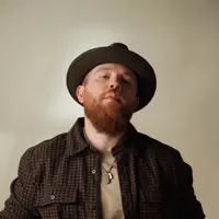 Ouve undefined, vê vídeos de música, lê a biografia, vê as datas da digressão e muito mais!