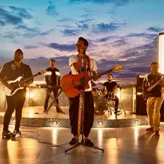 Écoutez Kaveesh the Band, regardez des vidéoclips, lisez la biographie, consultez les dates de tournée et plus encore !