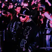 Hör dir undefined an, schau dir Musikvideos an, lies die Biografie, finde Tourdaten und mehr!