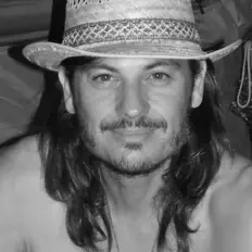 收听 Charlie Vallone、观看音乐视频、阅读小传、查看巡演日期等 ！