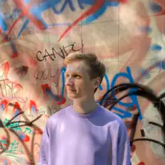 Escucha a Deni Sunrise, mira videos musicales, lee su biografía, consulta las fechas de las gira y más.