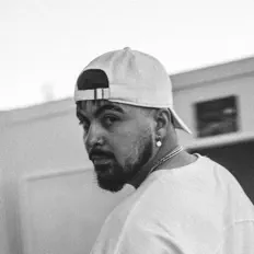 Poslechněte si interpreta Toni Anzis, sledujte hudební videa, přečtěte si životopis, podívejte se na data turné a další informace.