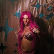 Chrissy Chlapeckaを聴いたり、ミュージックビデオを鑑賞したり、経歴やツアー日程などを確認したりしましょう！