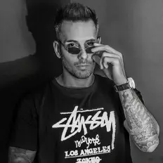 Ascolta David Museen, guarda video musicali, leggi la biografia, vedi le date del tour & altro!