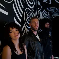 Ouça Canyon Lights, assista a videoclipes, leia a biografia, veja as datas das turnês e mais!