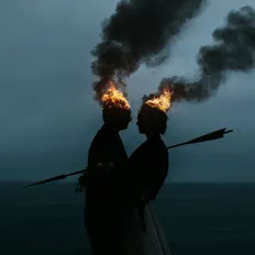 聆聽 Fiyahhh、觀看音樂影片、閱讀小傳、查看巡演日期等！