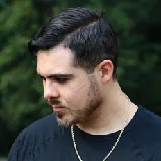 Poslechněte si interpreta Tony Saint, sledujte hudební videa, přečtěte si životopis, podívejte se na data turné a další informace.