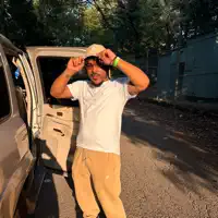 Dengarkan undefined, tonton video musik, baca bio, lihat tanggal tur & lainnya!