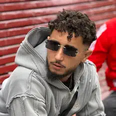 Hör dir Ryad an, schau dir Musikvideos an, lies die Biografie, finde Tourdaten und mehr!