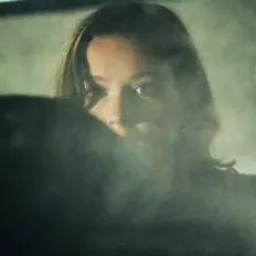 聆聽 MAISIE、觀看音樂影片、閱讀小傳、查看巡演日期等！