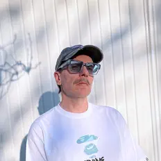 Hör dir Wippenberg an, schau dir Musikvideos an, lies die Biografie, finde Tourdaten und mehr!