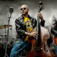 Luister naar undefined, bekijk muziekvideo's, lees de bio, bekijk de tourdata, en meer!