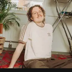 Luister naar People Call Me Jasper, bekijk muziekvideo's, lees de bio, bekijk de tourdata, en meer!