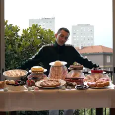 Dengarkan Half, tonton video musik, baca bio, lihat tanggal tur & lainnya!