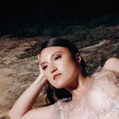 Lia Kuriを聴いたり、ミュージックビデオを鑑賞したり、経歴やツアー日程などを確認したりしましょう！